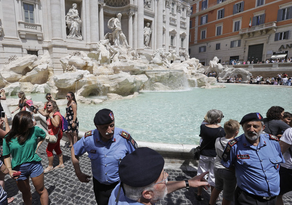 ▲▼羅馬特雷維噴泉（Trevi Fountain）。（圖／達志影像／美聯社）