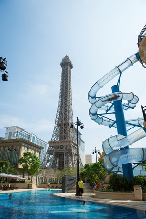 巴黎鐵塔下的水世界，這可叫巴黎人忌妒了。