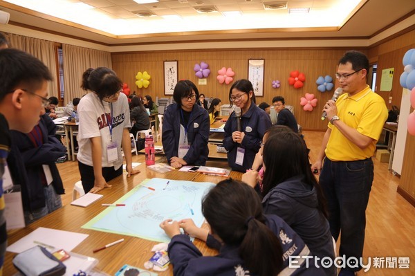 花蓮慈濟醫院承接「大專青年菸檳防制服務隊培訓計畫」，經過花東地區大專院校學生的報名及篩選後，四隊脫穎而出的同學們來到花蓮慈院參加「偏鄉衛教計畫培訓營」。（圖／慈濟醫院提供）