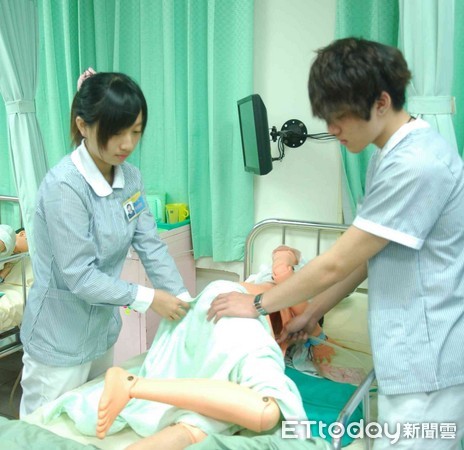 ▲華醫事科技大學護理系，舉辦標準病人招募培訓營，歡迎年滿20歲以上的民眾踴躍報名參加。（圖／華醫大提供）