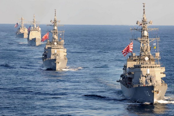 ▲▼美軍尼米茲號、雷根號與羅斯福號航母齊聚西太平洋。（圖／Twitter／U.S. Dept of Defense）