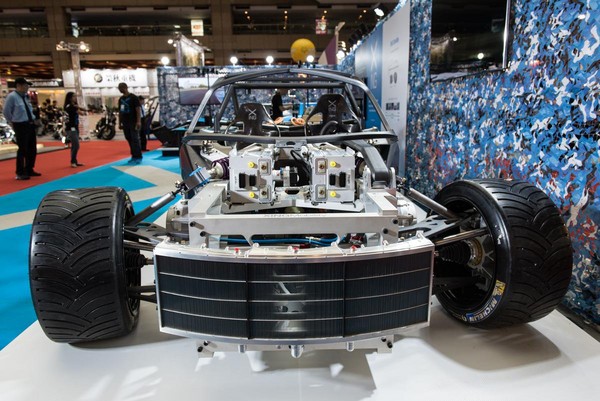 今年4月，行競科技帶著第一台兼具賽道及越野性能的純電動超跑MISS R，參加台灣國際電動車展。（洪裕鈞提供）