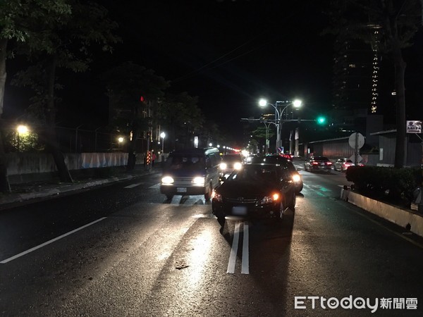 ▲▼駕駛變換車道不當釀連環車禍。（圖／記者陳豐德翻攝）