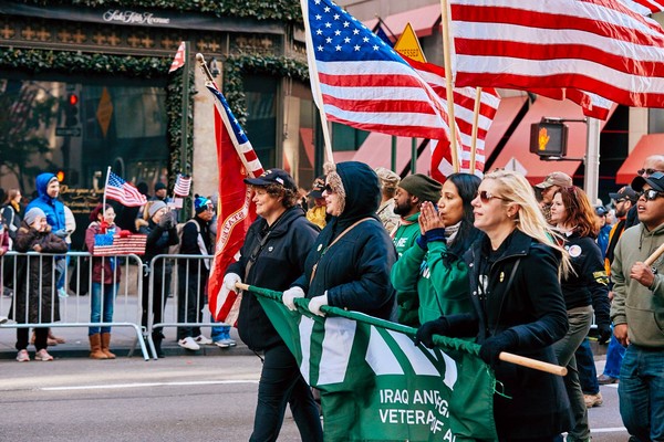 ▲▼IAVA在紐約遊行慶祝1111老兵節。（圖／翻攝自IAVAFB）