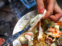 滿滿蝦膏超誘人！台南吃得到整尾龍蝦的限量海鮮粥