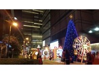 白色耶誕戀曲！台南夢幻「耶誕村」下雪　一路展到1月7日