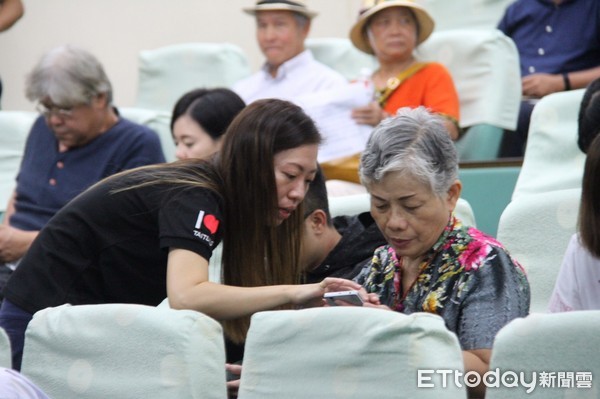 由台東農產公司規劃推動的購夠台東TTFarmer電商平台，即將於107年啟動，農產公司分別在台東縣政府及關山米國學校辦理2場次的說明會。（圖／台東縣政府提供）