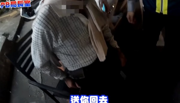 ▲▼▲失智翁迷路跌倒..暖警讓他坐機車前座護送回家　網： 眼眶都濕了。（圖／翻攝自「TCPB 局長室」，下同）