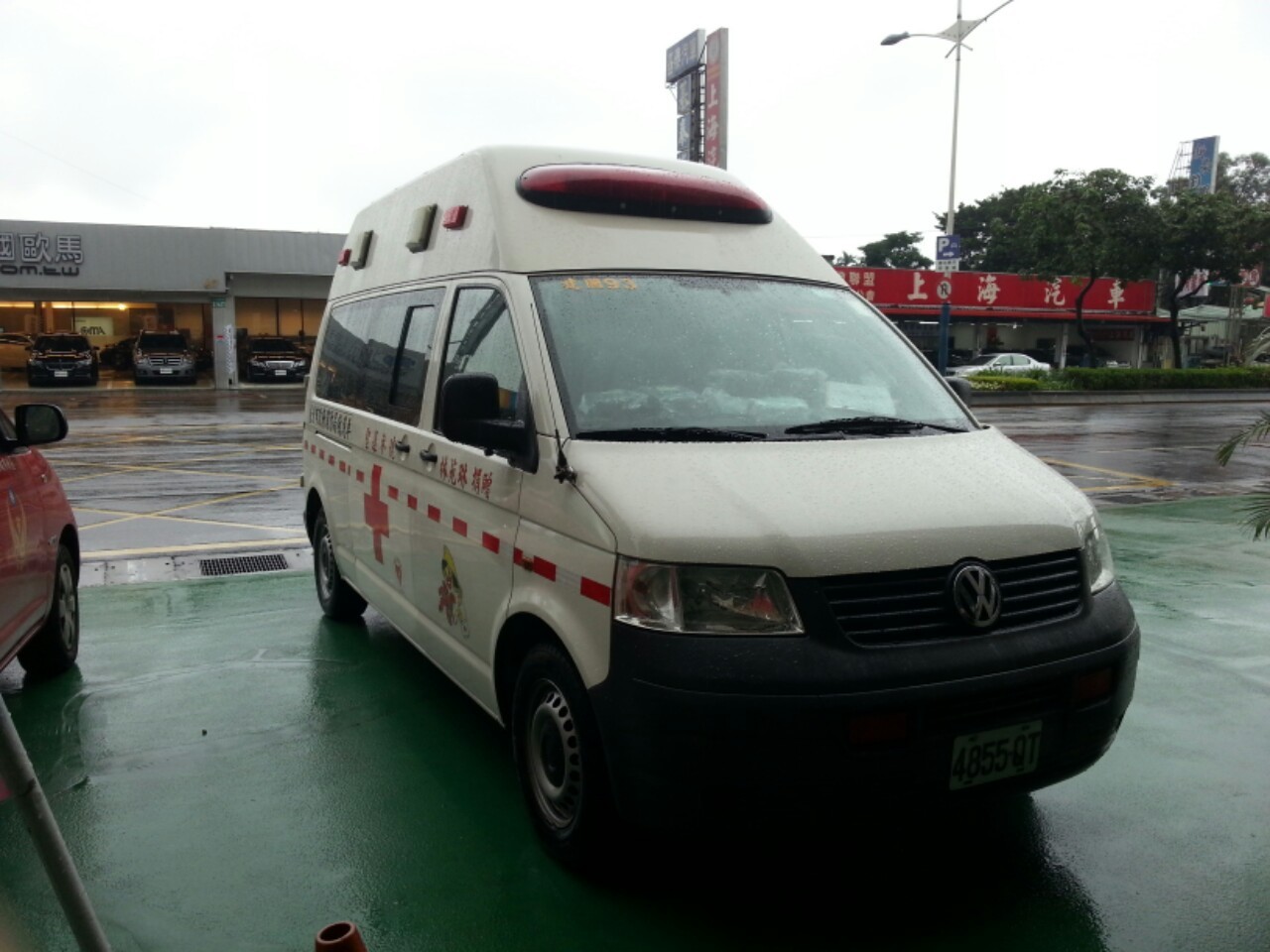 台北市消防局首部護送h7n9疑似病患專責專用救護車。(圖／記者孫曜樟)