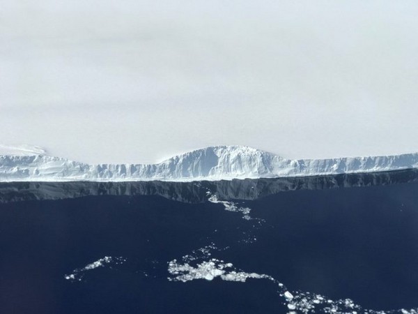 ▲南極A68冰山側面照。（圖／翻攝自NASA網站）