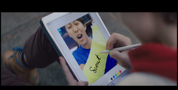 ▲蘋果最新iPad廣告預言：未來小孩子根本不認識電腦（圖／翻攝 YouTube）