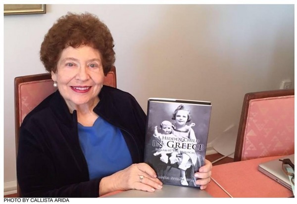 二戰的猶太倖存者尤蘭達・威利斯出版自傳《A Hidden Child in Greece》，描寫她一家人在朋友協助下躲藏納粹的童年。（Facebook / all about Pittsburgh）