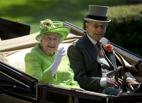 ▲▼ 英國女王慶祝結婚70周年　王室公布合影。（圖／達志影像／美聯社）