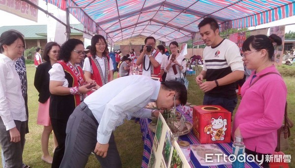 花蓮林區管理處在洄瀾灣台開心農場舉辦「飲食護生態~慢食享健康」活動及「野菜文化與慢食分享」座談會，現場有約500名關心野菜保種與慢食文化的民眾參加。（圖／花蓮林區管理處提供）