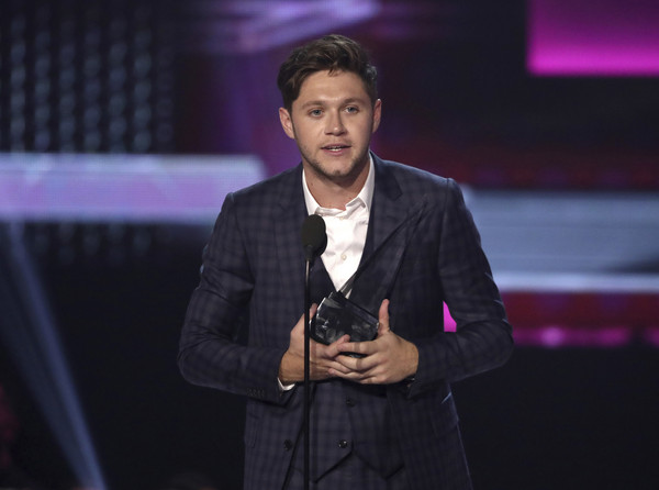 ▲奈爾霍蘭（Niall Horan）獲頒2017全美音樂獎（AMAs）年度新人。（圖／美聯社）