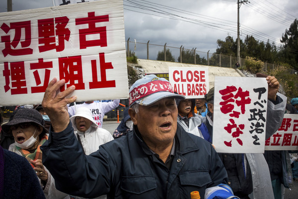 ▲▼沖繩民眾過去曾上街抗議，希望美軍基地可以遷離。（圖／達志影像／美聯社）