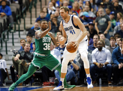 ▲塞爾提克，史馬特（marcus smart）、小牛，諾威茲基（dirk nowitzki）。（圖／達志影像／美聯社）