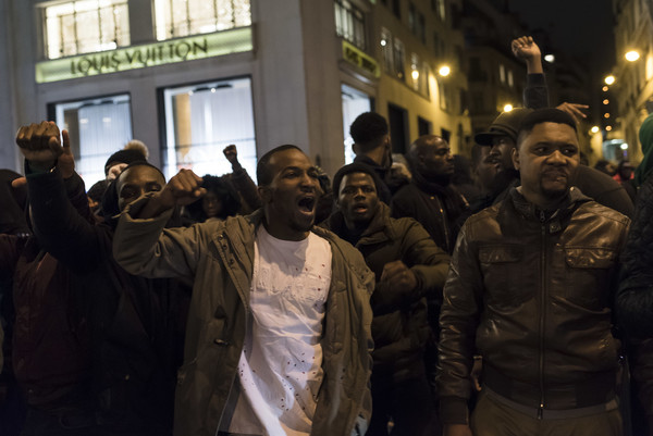 ▲▼法國黑人上街抗議利比亞販賣黑奴。（圖／達志影像／美聯社）