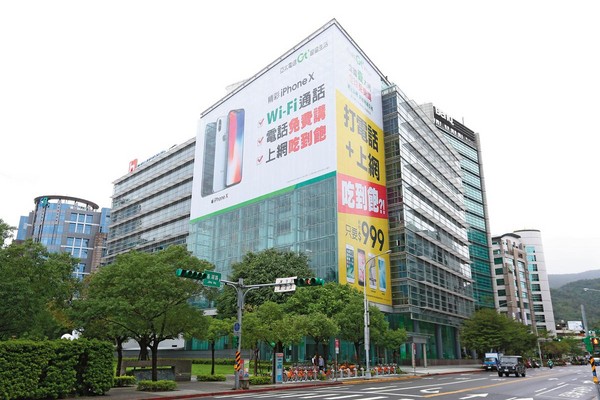 鴻海子公司「孚創雲端」位於台北市內湖這棟大樓，前董事長李嘉博去年7月遭開除。