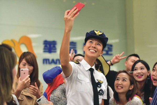 ▲華信航空贊助協拍的台首部飛行人文電影「3904英呎」，即將在12月上映。（圖／華信航空提供）