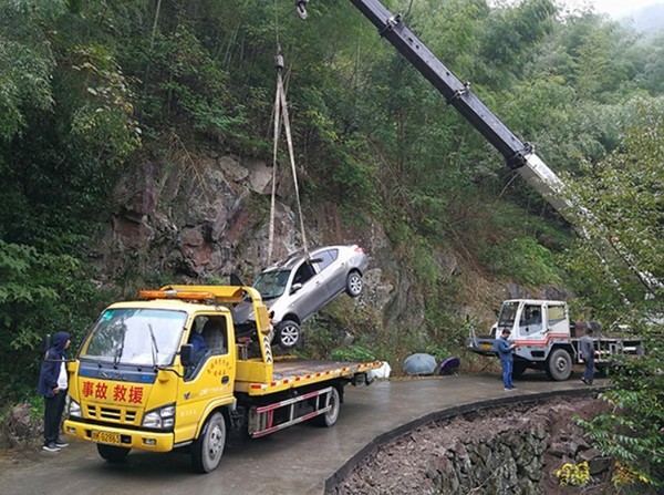 ▲▼懷疑丈夫出軌，浙江麗水女子夥男同學下藥後偽造車禍謀殺丈夫。（圖／翻攝自澎湃新聞）