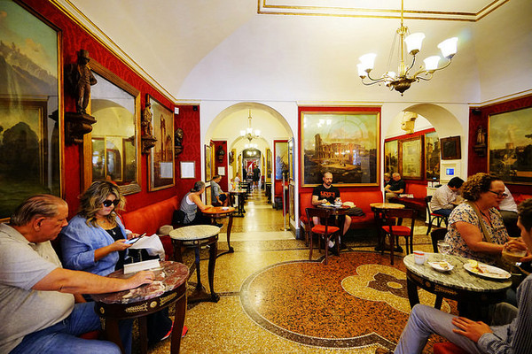 義大利 古希臘咖啡館。（圖／快樂雲提供）