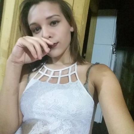▲巴西少女奧利薇雅（Karina Saifer Oliveira）遭霸凌自殺身亡。（圖／翻攝自臉書）