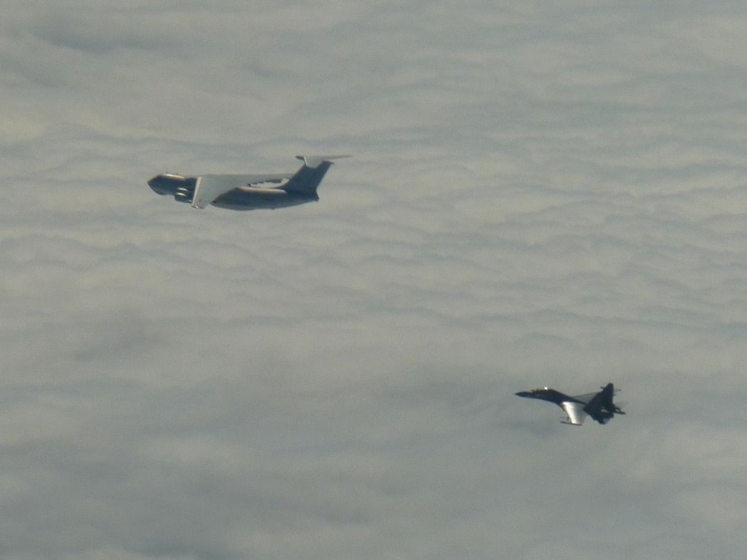 ▲▼伊爾78加油機（左）、蘇愷30戰鬥機。（圖／國防部提供）
