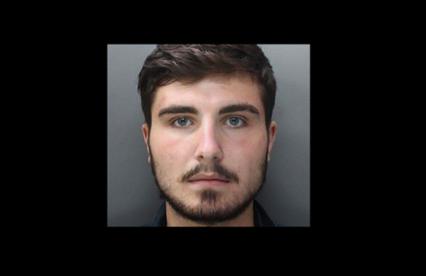 ▲ 英國18歲青年詹森遭指控假扮女生誘騙並逼迫7名少年從事性行為。（圖／翻攝自Team Ted‏推特）