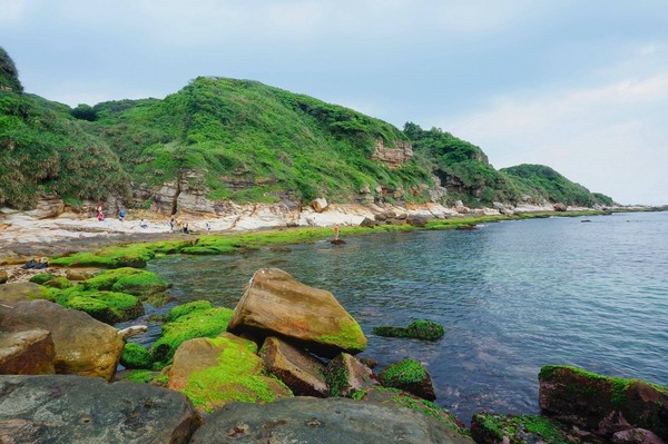 ▲▼新北市萬里神秘海岸沙灘。（圖／深‧旅行提供）