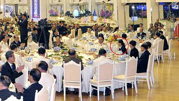 北韓建軍節宴會神秘女子亮相，疑金正恩妹妹金汝貞。(圖／CFP)