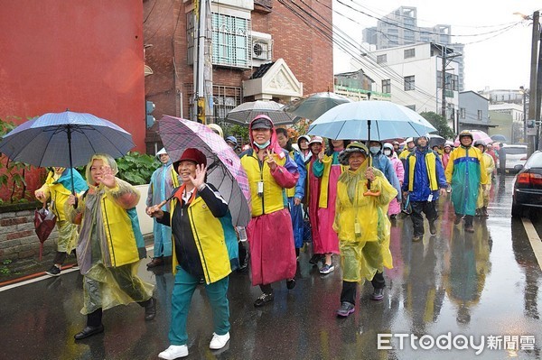 ▲桃市八德區指玄宮舉行「快樂健走行」，期信眾健康有照顧。（圖／桃園市政府提供）