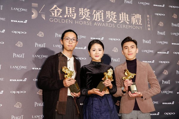 石家俊、黃俊朗、黃梓瑩以《暗房夜空》獲得最佳動畫短片。
