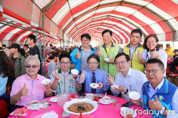 ▲台南市代理市長李孟諺等人，都到場支持田間辦桌更活動。（圖／市府提供）