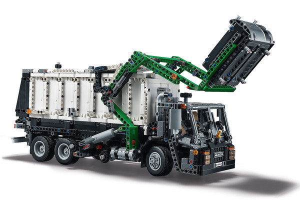 ▲霸氣美式拖車頭自己組！樂高推出MACK卡車聯名積木。（圖／翻攝自LEGO）