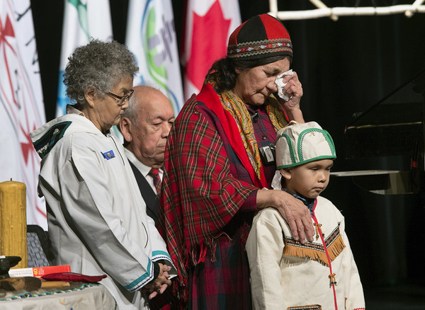 ▲▼杜魯道流淚向加拿大原住民道歉。（圖／達志影像／美聯社）