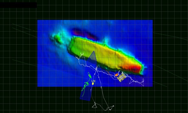 「海燕號」研究團隊成功拍攝到長眠海底的「山城號」遺骸。（圖擷自臉書「RV Petrel」）