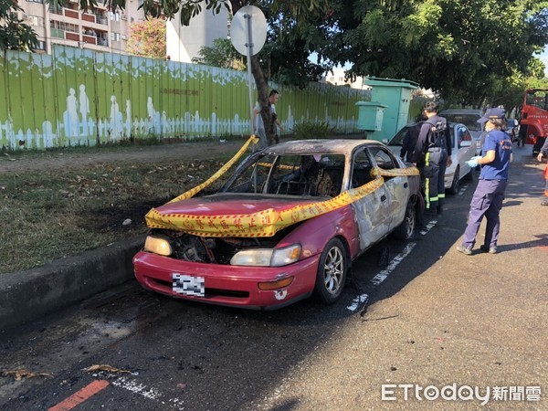 ▲▼男縱火焚車秒被捕。（圖／記者莊雅婷翻攝）