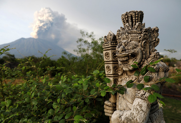 ▲▼印尼阿貢火山爆發。（圖／路透社）