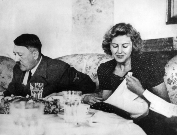▲▼德國納粹元首希特勒與妻子伊娃․布努恩的合影。 (圖／達志影像／美聯社)