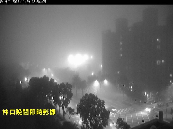▲▼台灣西半部空氣品質不佳，林口晚間即時影像。（圖／翻攝空氣品質監測網）