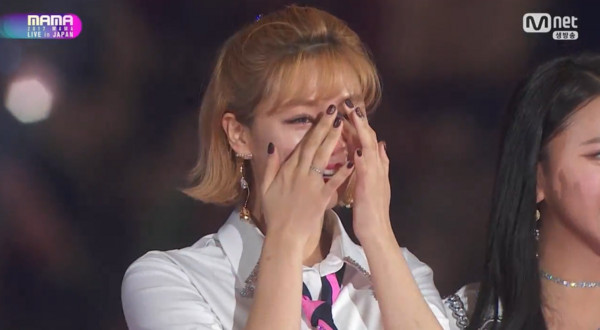 ▲MAMA日本場TWICE連續第二年奪下年度歌曲獎，全部哭成一片。（圖／翻攝自Mnet）