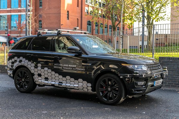 Jaguar Land Rover自動駕駛市區路測沒問題　「放手」越野是未來目標（圖／翻攝自Jaguar Land Rover）