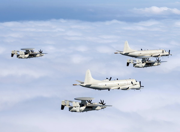 ▲▼空軍P-3C反潛機與E-2K預警機混合編隊執行空中分列式兵力。（圖／軍聞社提供）