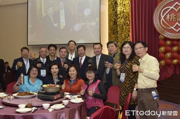 ▲300多位桃園歷屆議員相聚，保健和養生成主要話題。（圖／市議會提供）