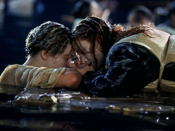 《鐵達尼號》海上死別戲　凱特溫絲蕾：傑克應該再努力。（圖／《鐵達尼號》劇照）
