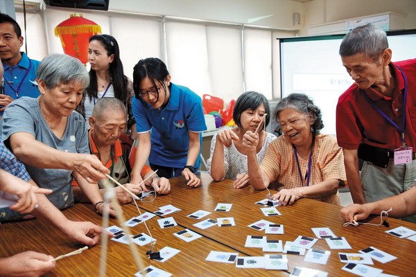 台灣人口急速老化，成為65歲以上比率達14％的高齡社會，推動長照2.0成了賴內閣的重要任務。