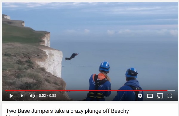 好友跳傘墜崖受傷　他勇猛跳下161公尺深懸崖急救。（圖／翻攝自MegaNickT的YouTube）