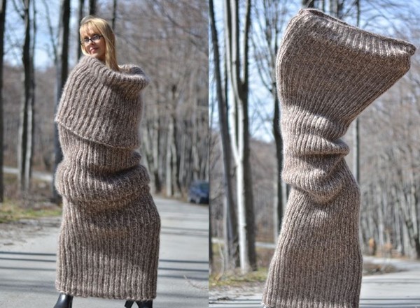 ▲▼ 加利亞設計師品牌Dukyana日前推出一款可以穿在身上的羊毛管狀圍巾，被封為「冬季最怪時尚」，網友狂酸「這穿起來根本就是個超大襪子。」（圖／翻攝自Dukyana官網）