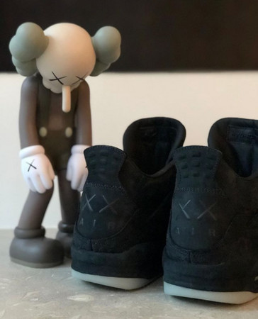 ▲▼KAWS X Snoopy聯名娃娃。（圖／翻攝自KAWS Instagram）